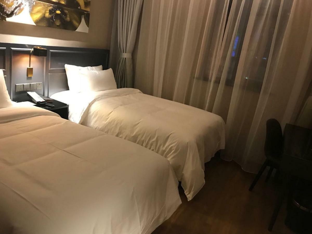 Yitel Premium Hotel Shanghai Exterior photo